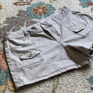 New York & Company gray shorts w/ lots of pockets